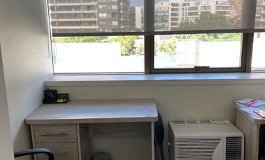 ARRIENDO OFICINA 28M2, DOS PRIVADOS ,ESTACIONAMIENTO, EN LAS CONDES METRO MANQUEHUE