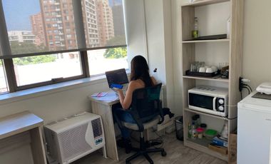 ARRIENDO OFICINA 28M2, DOS PRIVADOS ,ESTACIONAMIENTO, EN LAS CONDES METRO MANQUEHUE