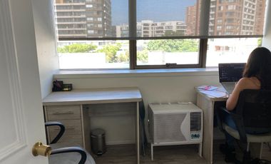 ARRIENDO OFICINA 28M2, DOS PRIVADOS ,ESTACIONAMIENTO, EN LAS CONDES METRO MANQUEHUE