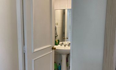 ARRIENDO OFICINA 28M2, DOS PRIVADOS ,ESTACIONAMIENTO, EN LAS CONDES METRO MANQUEHUE