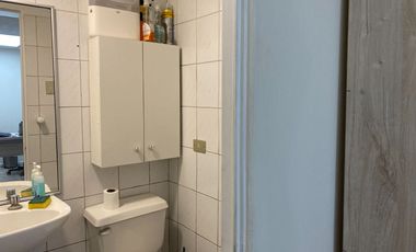 ARRIENDO OFICINA 28M2, DOS PRIVADOS ,ESTACIONAMIENTO, EN LAS CONDES METRO MANQUEHUE