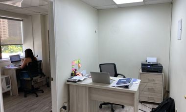 ARRIENDO OFICINA 28M2, DOS PRIVADOS ,ESTACIONAMIENTO, EN LAS CONDES METRO MANQUEHUE