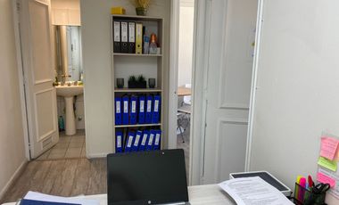 ARRIENDO OFICINA 28M2, DOS PRIVADOS ,ESTACIONAMIENTO, EN LAS CONDES METRO MANQUEHUE