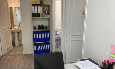 ARRIENDO OFICINA 28M2, DOS PRIVADOS ,ESTACIONAMIENTO, EN LAS CONDES METRO MANQUEHUE