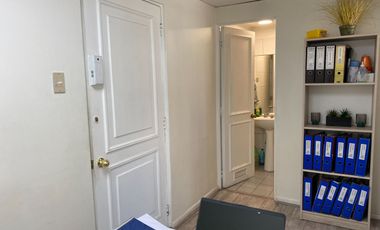 ARRIENDO OFICINA 28M2, DOS PRIVADOS ,ESTACIONAMIENTO, EN LAS CONDES METRO MANQUEHUE