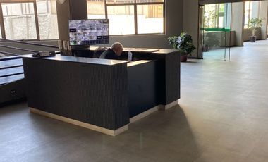 ARRIENDO OFICINA 28M2, DOS PRIVADOS ,ESTACIONAMIENTO, EN LAS CONDES METRO MANQUEHUE