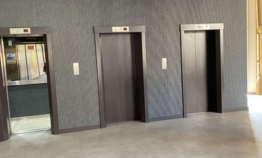 ARRIENDO OFICINA 28M2, DOS PRIVADOS ,ESTACIONAMIENTO, EN LAS CONDES METRO MANQUEHUE