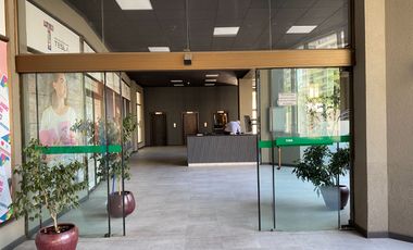 ARRIENDO OFICINA 28M2, DOS PRIVADOS ,ESTACIONAMIENTO, EN LAS CONDES METRO MANQUEHUE