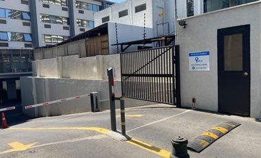 ARRIENDO OFICINA 28M2, DOS PRIVADOS ,ESTACIONAMIENTO, EN LAS CONDES METRO MANQUEHUE