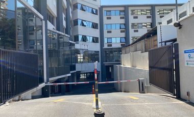 ARRIENDO OFICINA 28M2, DOS PRIVADOS ,ESTACIONAMIENTO, EN LAS CONDES METRO MANQUEHUE