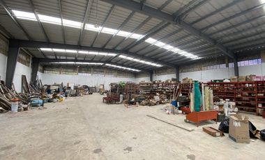 Bodega comercial en renta en Mérida a un costado de avenida principal