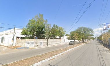 Bodega comercial en renta en Mérida a un costado de avenida principal