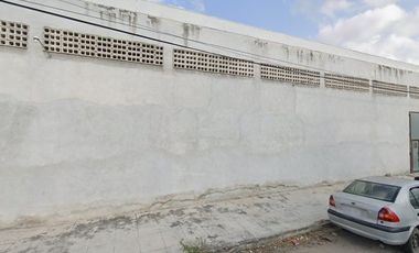 Bodega comercial en renta en Mérida a un costado de avenida principal