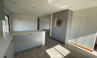 Vende casa con parcela, sector club de campo residencial, Puerto Varas.