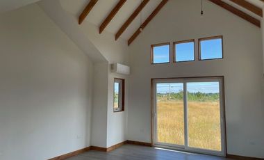 Vende casa con parcela, sector club de campo residencial, Puerto Varas.