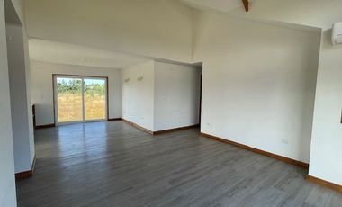 Vende casa con parcela, sector club de campo residencial, Puerto Varas.