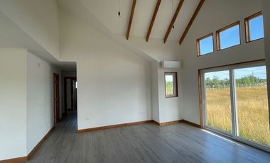 Vende casa con parcela, sector club de campo residencial, Puerto Varas.
