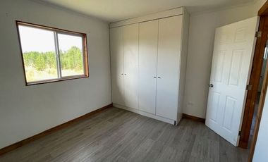 Vende casa con parcela, sector club de campo residencial, Puerto Varas.