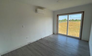 Vende casa con parcela, sector club de campo residencial, Puerto Varas.