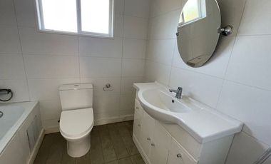 Vende casa con parcela, sector club de campo residencial, Puerto Varas.