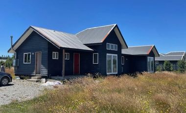 Vende casa con parcela, sector club de campo residencial, Puerto Varas.