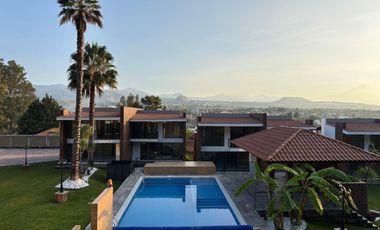 CASA EN VENTA EN  EXCLUSIVO RESIDENCIAL CON ALBERCA EN TLAYACAPAN, MOR.