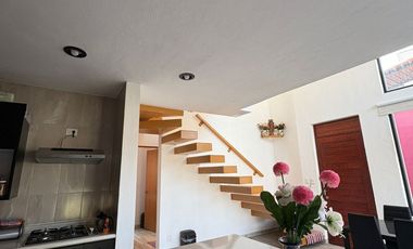 CASA EN VENTA EN  EXCLUSIVO RESIDENCIAL CON ALBERCA EN TLAYACAPAN, MOR.