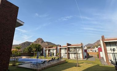 CASA EN VENTA EN  EXCLUSIVO RESIDENCIAL CON ALBERCA EN TLAYACAPAN, MOR.