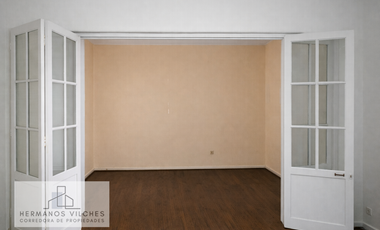 Se vende casa para uso habitacional o comercial en pleno centro de Santiago.-