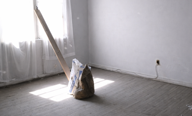 Se vende casa para uso habitacional o comercial en pleno centro de Santiago.-