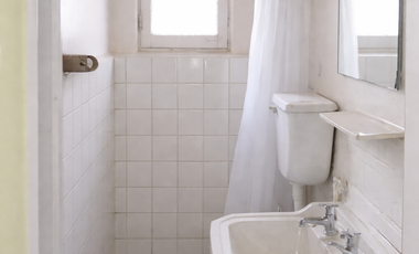 Se vende casa para uso habitacional o comercial en pleno centro de Santiago.-