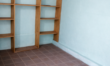 Se vende casa para uso habitacional o comercial en pleno centro de Santiago.-