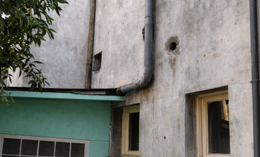 Se vende casa para uso habitacional o comercial en pleno centro de Santiago.-