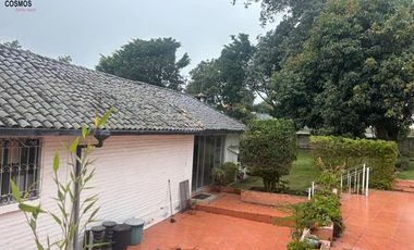 Casa con terreno de venta en Ibarra sector Chorlavi, 1783 m2