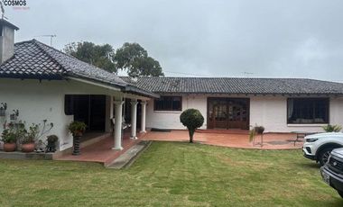 Casa con terreno de venta en Ibarra sector Chorlavi, 1783 m2