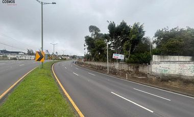 Casa con terreno de venta en Ibarra sector Chorlavi, 1783 m2