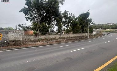 Casa con terreno de venta en Ibarra sector Chorlavi, 1783 m2