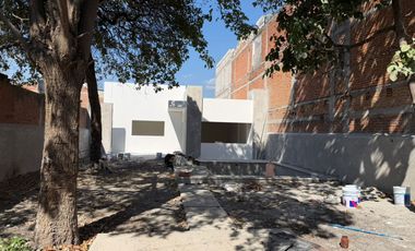 🔥 PREVENTA 🔥 📅 Lista para finales de febrero🏡 Hermosa casa en una planta, ideal para vivir cómodo y con excelente distribución.