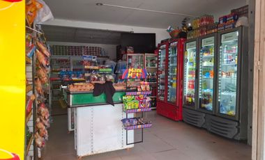 SE VENDE PREDIO CON DOS LOCALES COMERCIALES