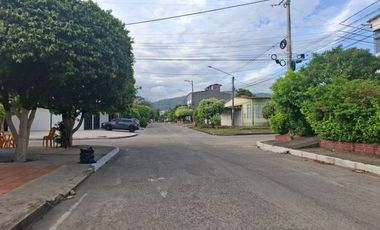 SE VENDE PREDIO CON DOS LOCALES COMERCIALES