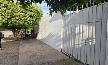SE VENDE PREDIO CON DOS LOCALES COMERCIALES