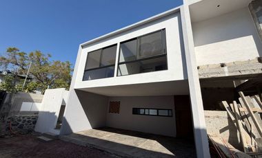 🏡 Casa nueva en fraccionamiento exclusivo (únicamente 5 casas)  📍 Ubicación: Col. Tres de Mayo ⏱️ A solo 5 min de Tec Milenio