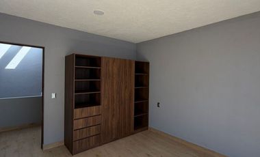 🏡 Casa nueva en fraccionamiento exclusivo (únicamente 5 casas)  📍 Ubicación: Col. Tres de Mayo ⏱️ A solo 5 min de Tec Milenio