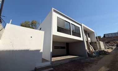 🏡 Casa nueva en fraccionamiento exclusivo (únicamente 5 casas)  📍 Ubicación: Col. Tres de Mayo ⏱️ A solo 5 min de Tec Milenio