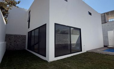 🏡 Casa nueva en fraccionamiento exclusivo (únicamente 5 casas)  📍 Ubicación: Col. Tres de Mayo ⏱️ A solo 5 min de Tec Milenio