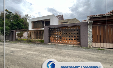 Venta de Casa Sector Jardines del Rio, Cerca Muñecas de Piedra, Cuenca