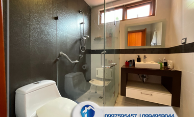 Venta de Casa Sector Jardines del Rio, Cerca Muñecas de Piedra, Cuenca