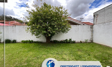 Venta de Casa Sector Jardines del Rio, Cerca Muñecas de Piedra, Cuenca