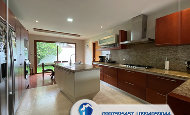 Venta de Casa Sector Jardines del Rio, Cerca Muñecas de Piedra, Cuenca
