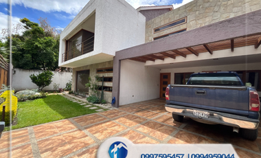 Venta de Casa Sector Jardines del Rio, Cerca Muñecas de Piedra, Cuenca